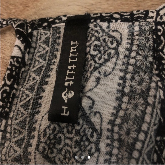 Beautiful Full Tilt Tank - Picture 3 of 3